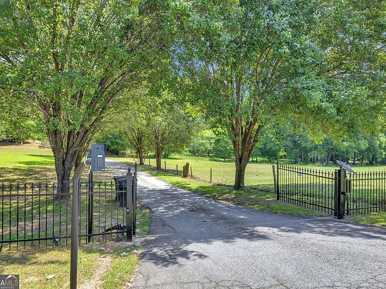 3442 Skyland Dr — Photo 2