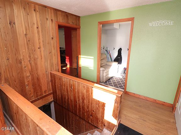 4th image of 118 2nd Ave NE