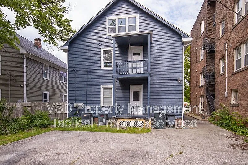 2 bed, 1.0 bath, 1446 sqft, $1,195 — Photo 3