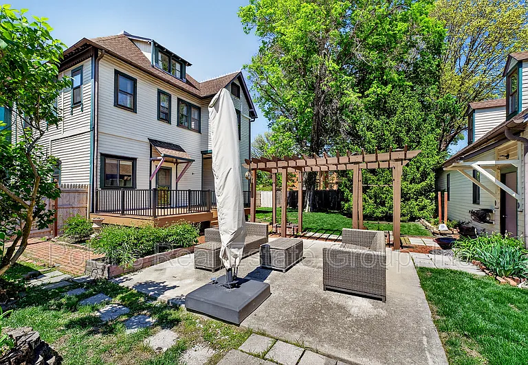 1507 Broadway St — Photo 38