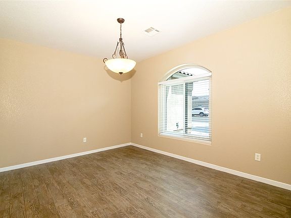 4th image of 11328 S Helen Dr