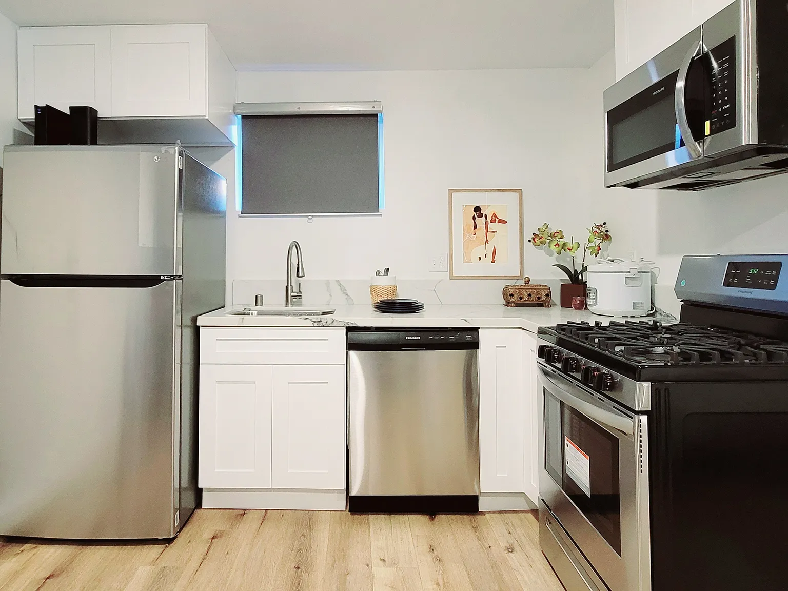 3 bed, 1200 sqft, $4,800 — Photo 3