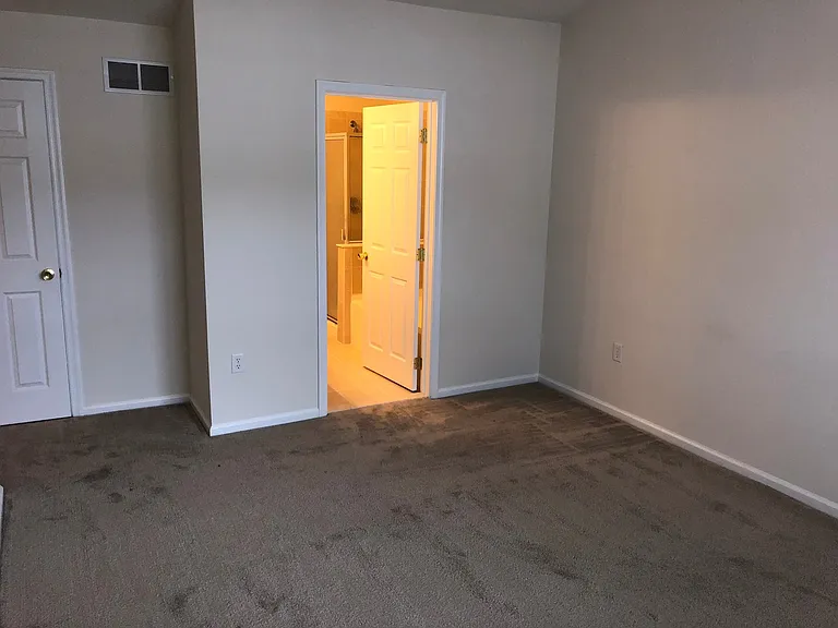 The Apartments At Weatherby — Photo 17