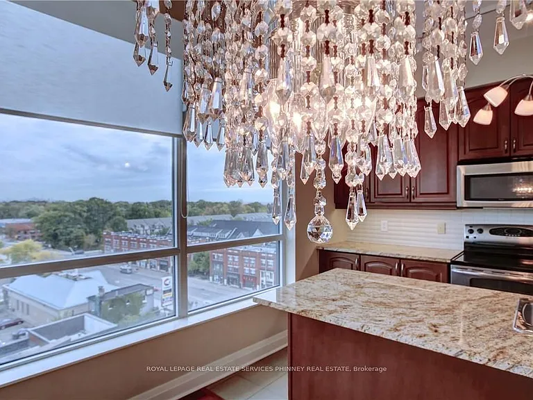 1 Hurontario St #806 — Photo 14