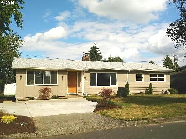 2052 SE 180th Ave photo 1