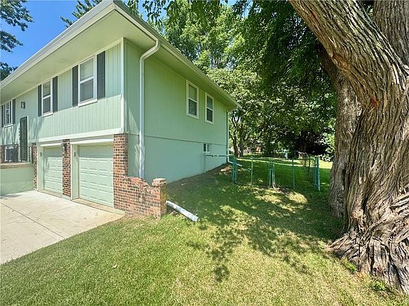 4th image of 600 SW 35th Ter