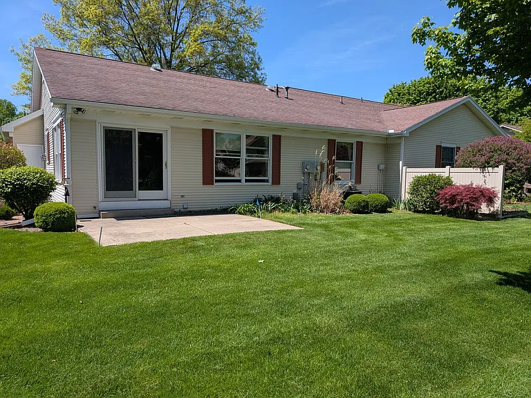 1512 Winsted Dr — Photo 14