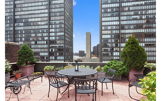 Sold by Douglas Elliman | media 37