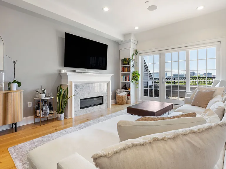 380 Bunker Hill St #210 — Photo 3