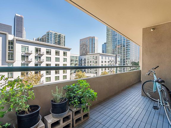 2nd image of 706-600 W 9th St #706