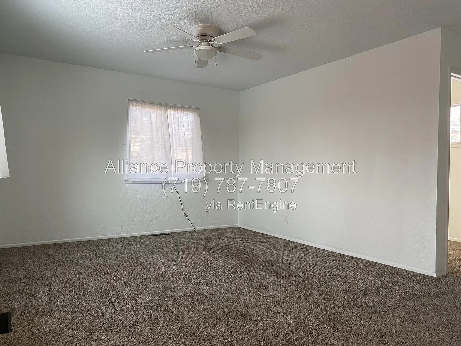 2 bed, 1.0 bath, 923 sqft, $1,295 — Photo 2
