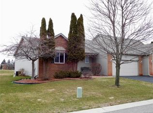 1236 Crystal Pointe Cir, Fenton, MI 48430