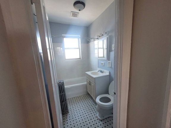 5th image of 6910 N Oakley Ave #3
