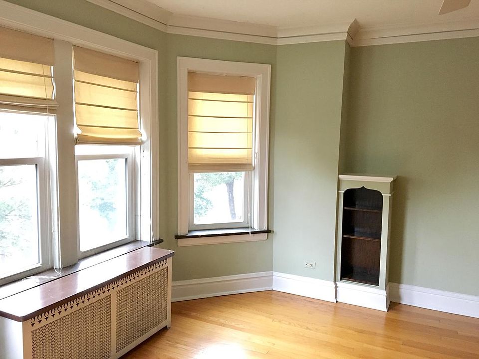 Living room, faces South
