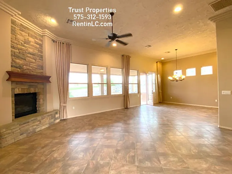 1932 Lone Tree Ln — Photo 3