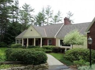 14 Bourbon St, Bedford, NH 03110