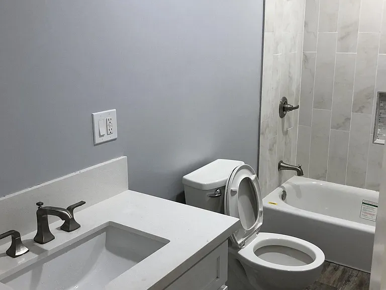 BATHROOM PIC 1