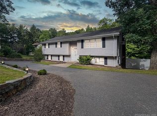 1129 Manchester Rd, Glastonbury, CT 06033