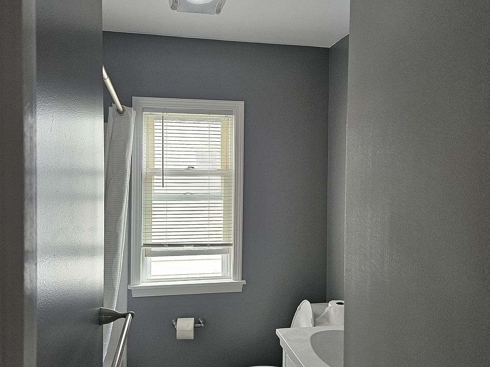 1st image of 2096 Russell Ave