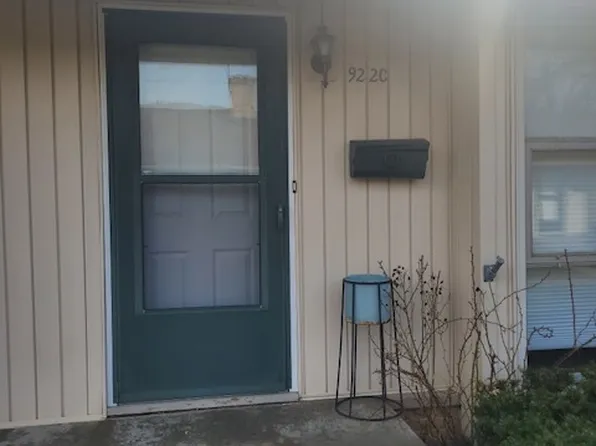 922 N Milwaukee Ave APT C, Libertyville, IL 60048