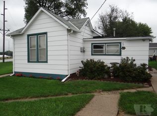 512 6th St SW, Le Mars, IA 51031