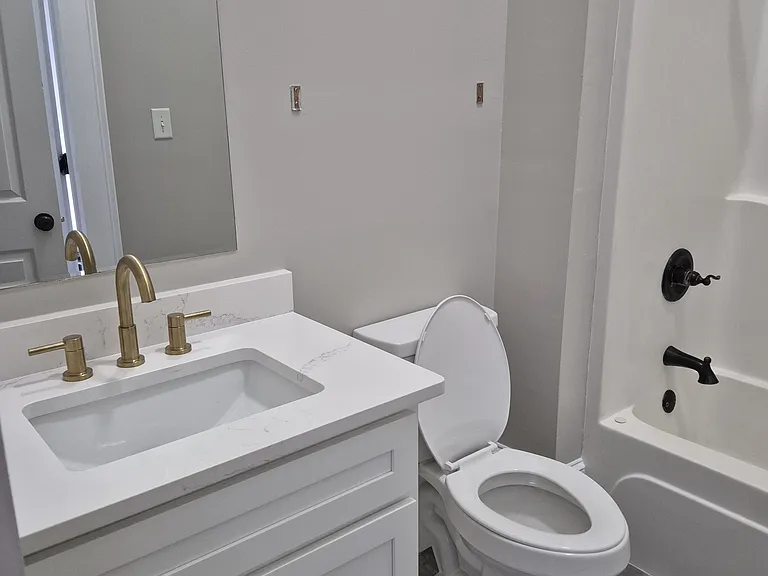 286 Augusta Ave — Photo 5
