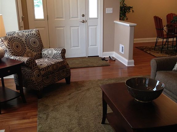 2nd image of 1 Lakepointe Way