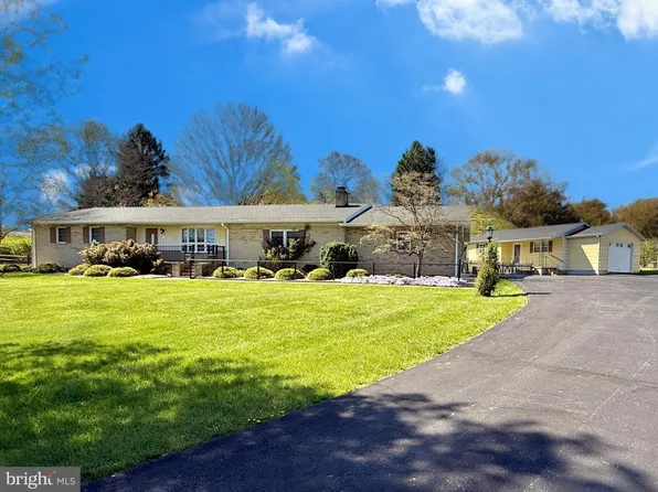 153 Collins Dr, Martinsburg, WV 25403