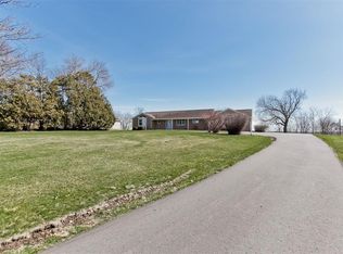 5009 Longview Dr, Fairfax, IA 52228
