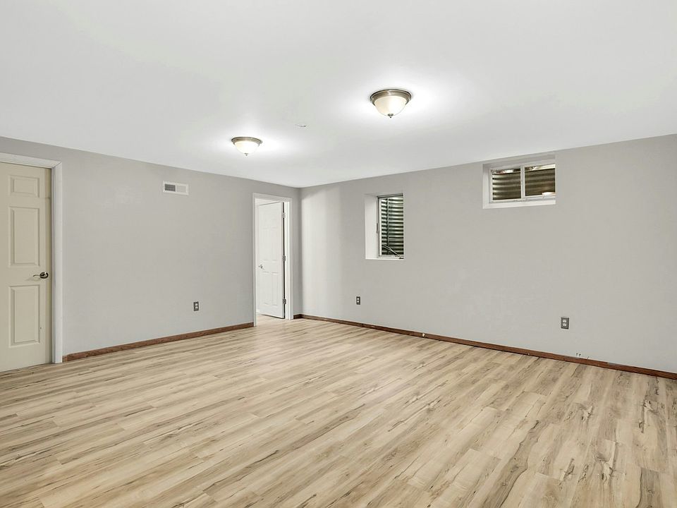 Large lower-level private suite with egress window ideal as 4th bedroom, guest space, or second living area