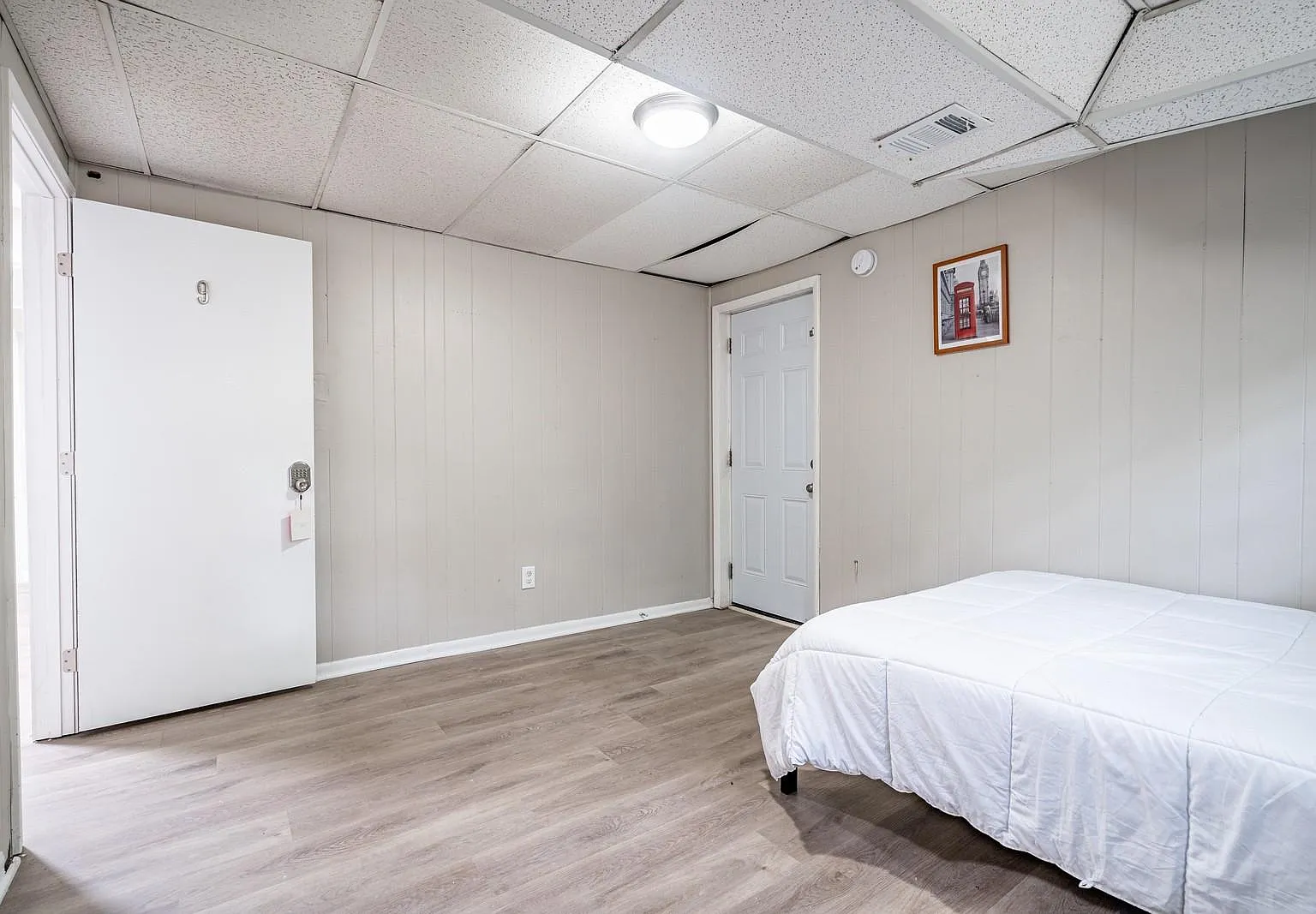 4 bed, 3.0 bath, 1968 sqft, $706 — Photo 1