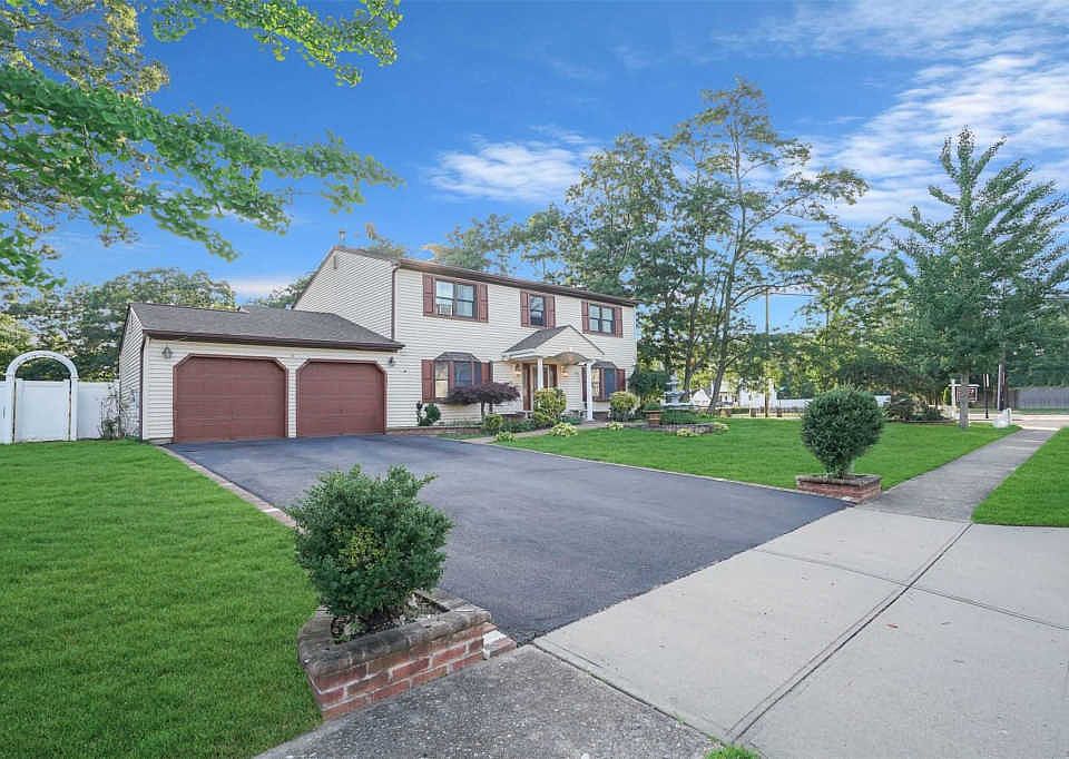 1st image of 4 Winding Ln