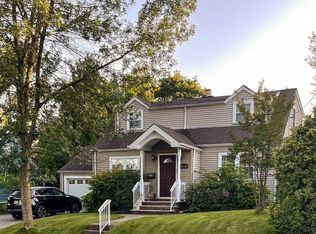 12-56 Fairclough Pl, Fair Lawn, NJ 07410
