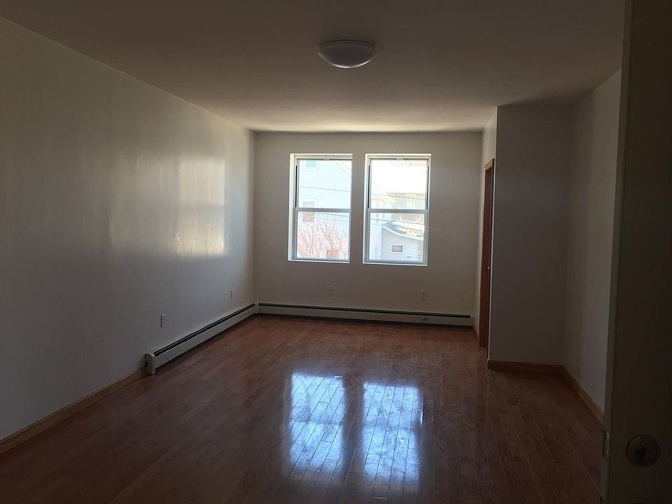 1st image of 185 N Burgher Ave Fl 1