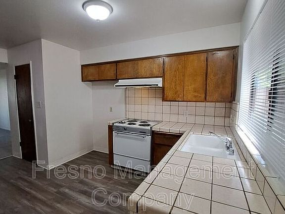 3rd image of 1053 W Cornell Ave