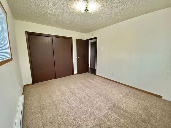 5th image of 915 32nd Ave S #202