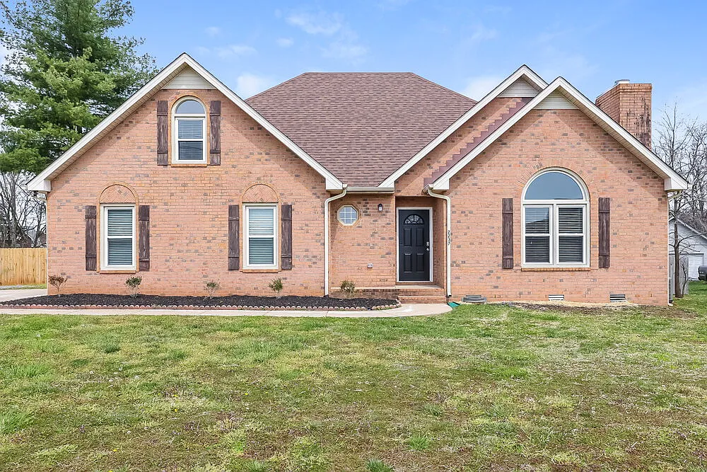 4 bed, 2.5 bath, 2425 sqft, $2,810 — Photo 1
