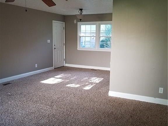 3rd image of 402 Bowman Dr