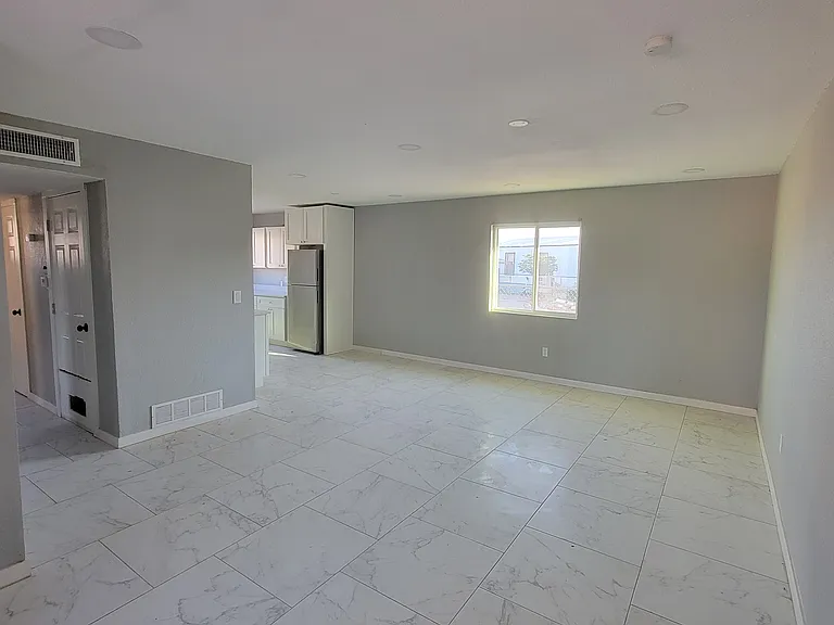 430 Corregidor Ave #B — Photo 4