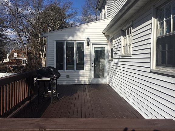 4th image of 92 Pleasant St