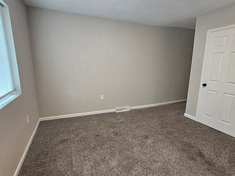 1211 College Ave — Photo 5