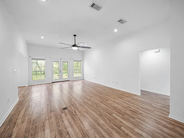 3313 Country Meadow Ln — Photo 3