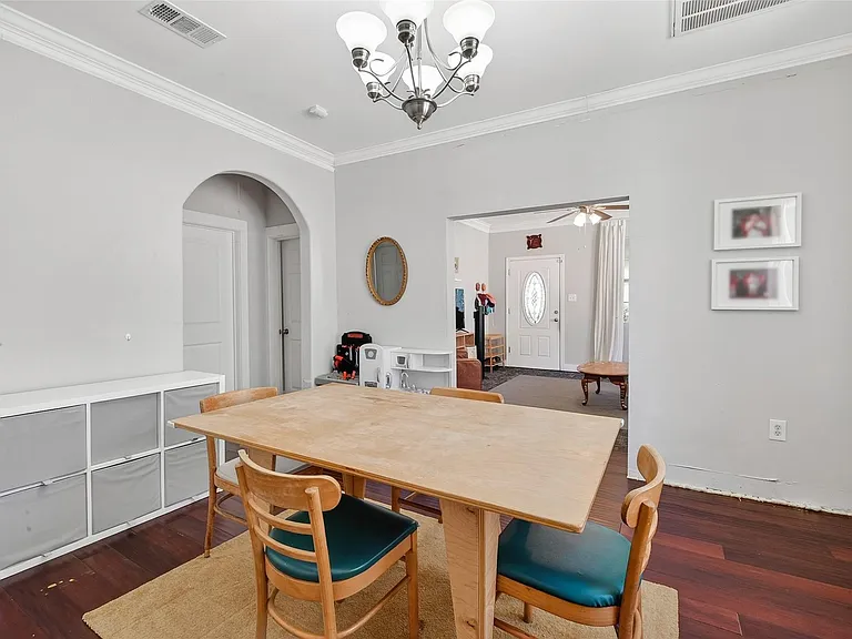 7039 Avenue E — Photo 10
