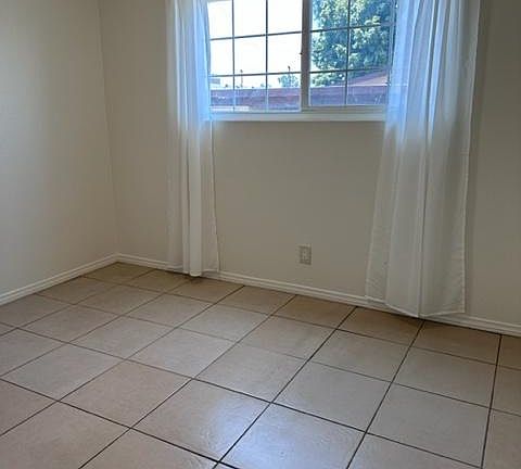 5th image of 1023 W H St APT C