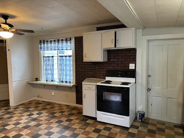223 Spring St — Photo 3