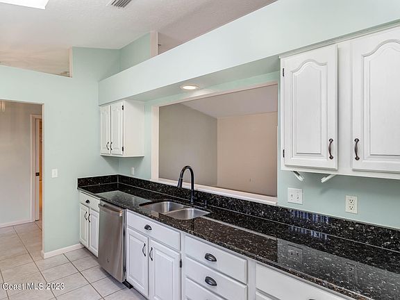 4th image of 1070 Continental Ave