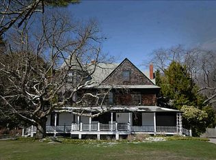 86 Walcott Ave, Jamestown, RI 02835