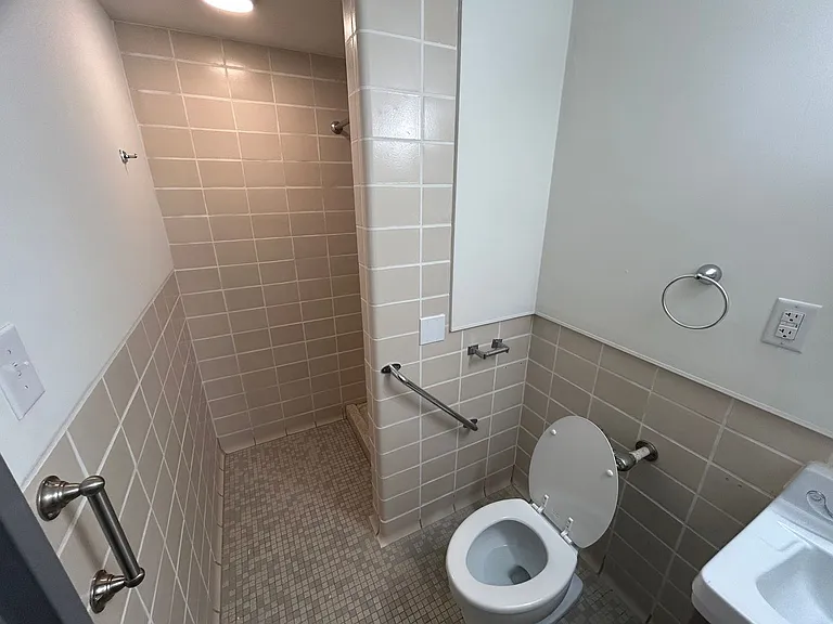703 N Park 704 Tarn — Photo 59