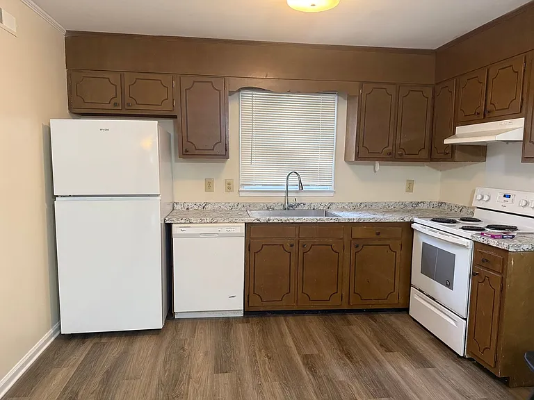1 Winterton Ct — Photo 2