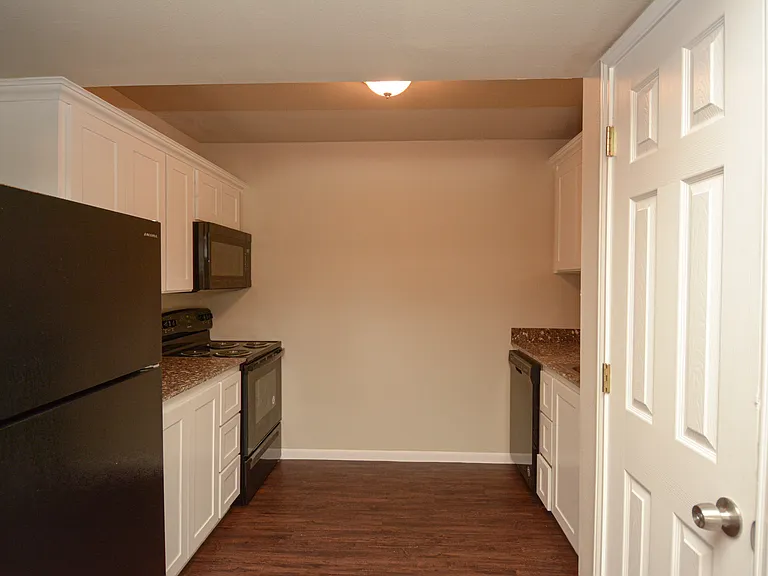Woodlawn Apartments — Photo 23